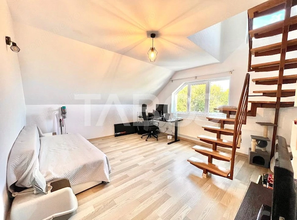 Apartament cu 3 camere la mansarda pe 2 nivele in Manastur cu lift — fotografia 1