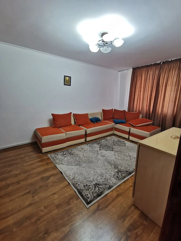 Apartament 3 camere de închiriat, central, Bld Traian, zona spital, școala 2 — fotografia 1
