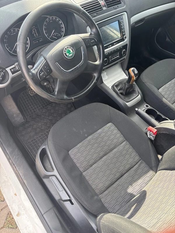 SKODA Octavia 2012 — imagine 5