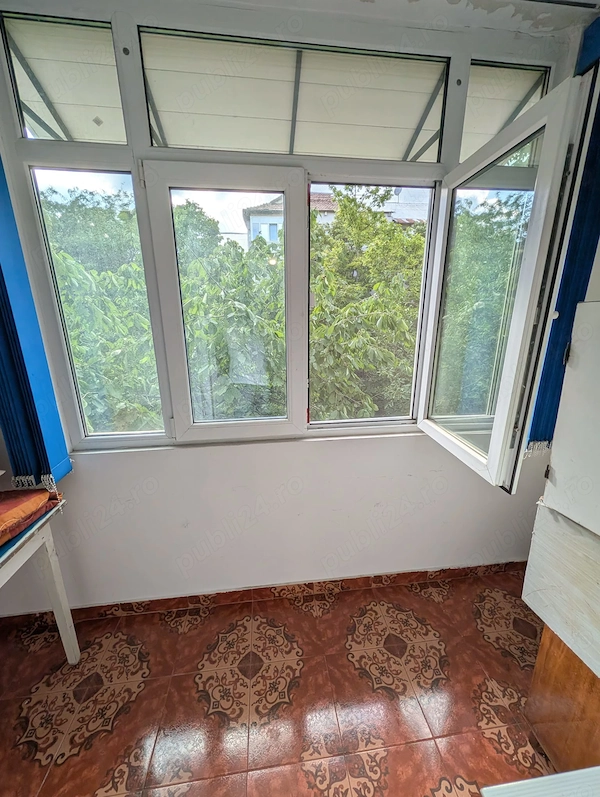 Vând apartament cu 3 camere, complet decomandat, suprafață utilă 66 mp , Etaj 2 4 — fotografia 2
