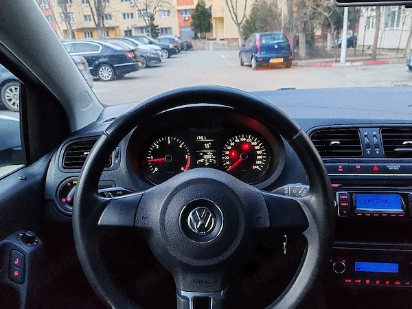 VOLKSWAGEN Polo 2011 — imagine 2