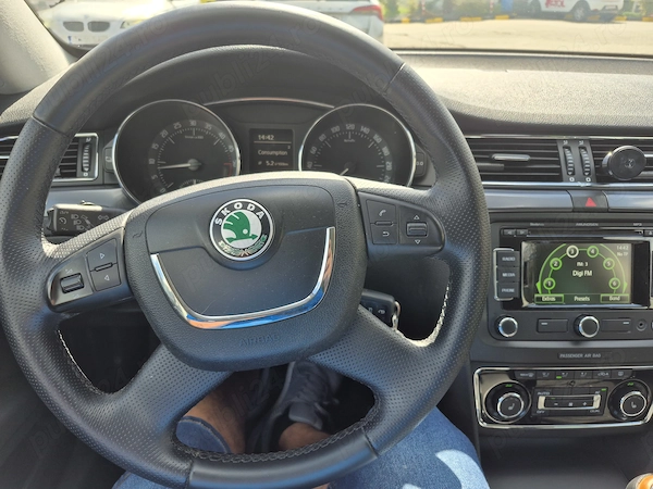 SKODA Superb 2012 — imagine 2