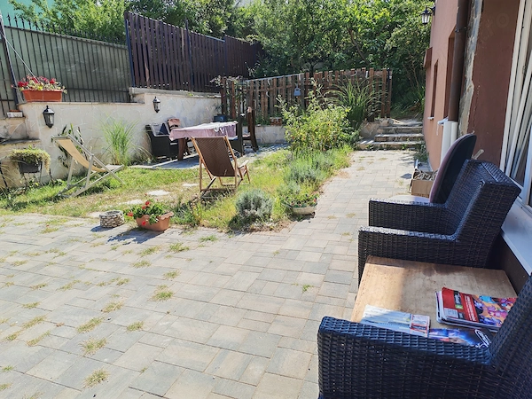 Inchiriez ,zona UMF,apartament ,la casa,pentru 2 3 studenti e,str Ciresilor — fotografia 1