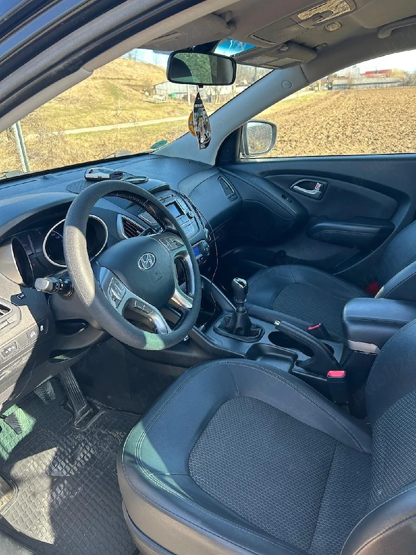 HYUNDAI ix35 2011 — imagine 2