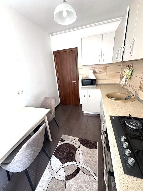 Închiriez Apartament cu 2 camere decomandat, parcare disponibilă, bloc 2018 — fotografia 3