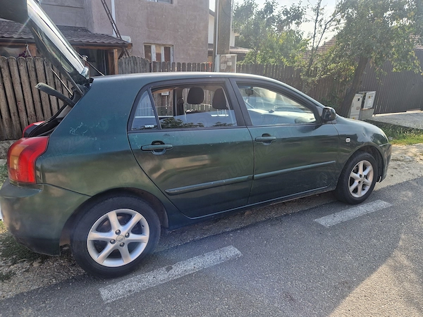 TOYOTA Corolla Verso 2002 — imagine 2