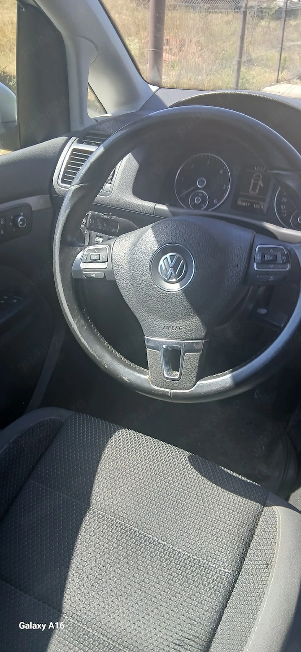 VOLKSWAGEN Touran 2011 — imagine 5