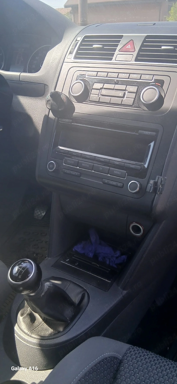 VOLKSWAGEN Touran 2011 — imagine 4
