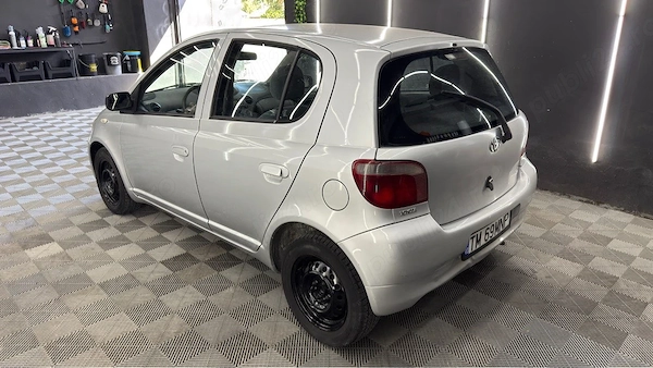 TOYOTA Yaris 2000 — imagine 2