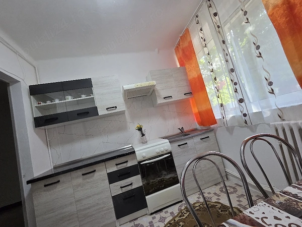 Închiriez apartament 2 camere centru — fotografia 1