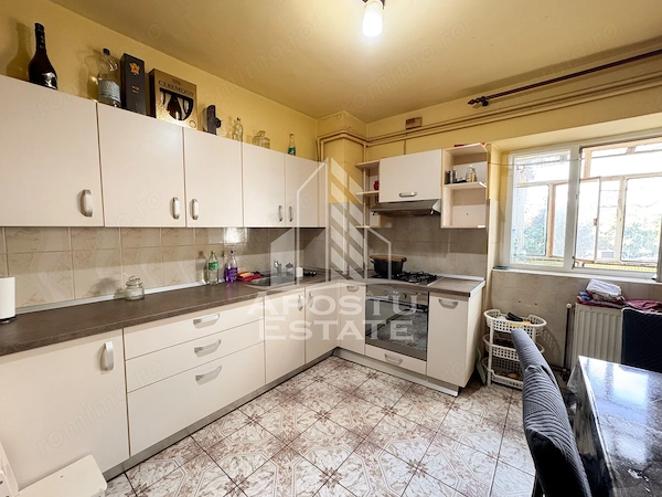 Apartament 4 camere, decomandat, 95mp, etaj 1, zona Turist, Sagului — fotografia 1