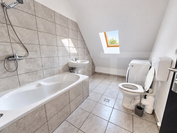 Apartament 41 mp 7 Noiembrie, Parcare în curte — fotografia 3