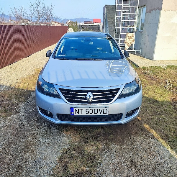 RENAULT Latitude 2011 — imagine 3
