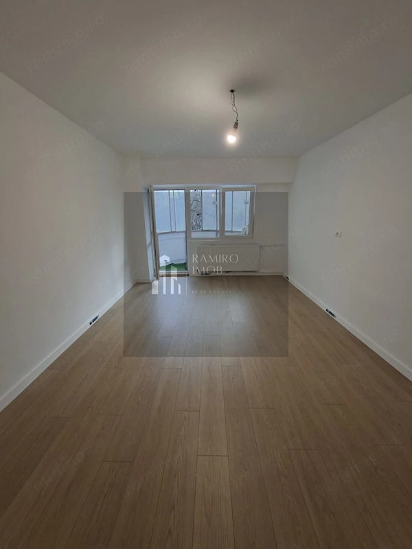 Garsoniera decomandata, Metrou Aparatorii Patriei, et.1, renovata — fotografia 1