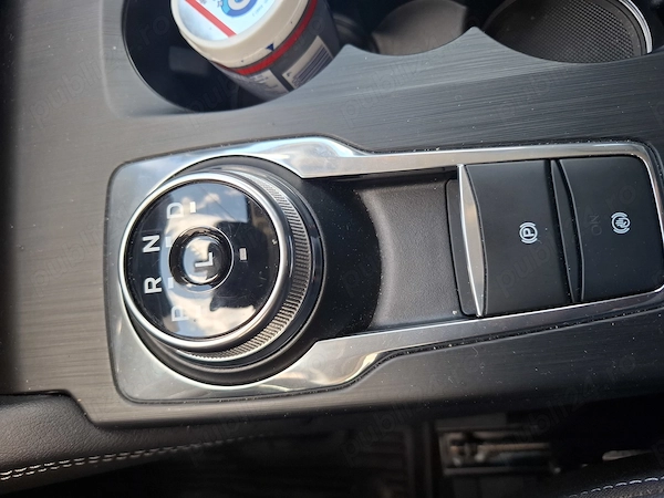 FORD Kuga 2024 — imagine 4