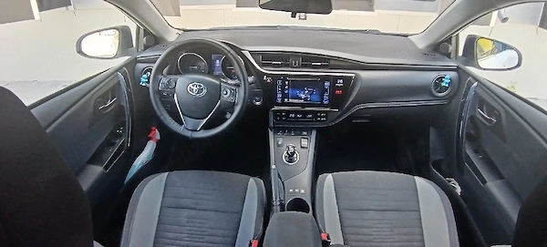 TOYOTA Auris 2017 — imagine 2