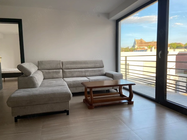 De închiriat apartament cu 3 camere zonă centrală, lângă Cetate — fotografia 1