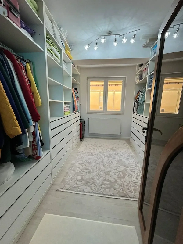 Vand Apartament 3 camere in vila, garaj si camera depozitare la parter, etaj 2, Delfinariu — fotografia 3