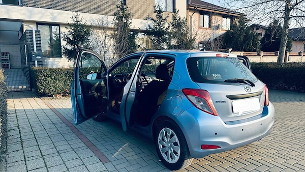 TOYOTA Yaris 2012 — imagine 5