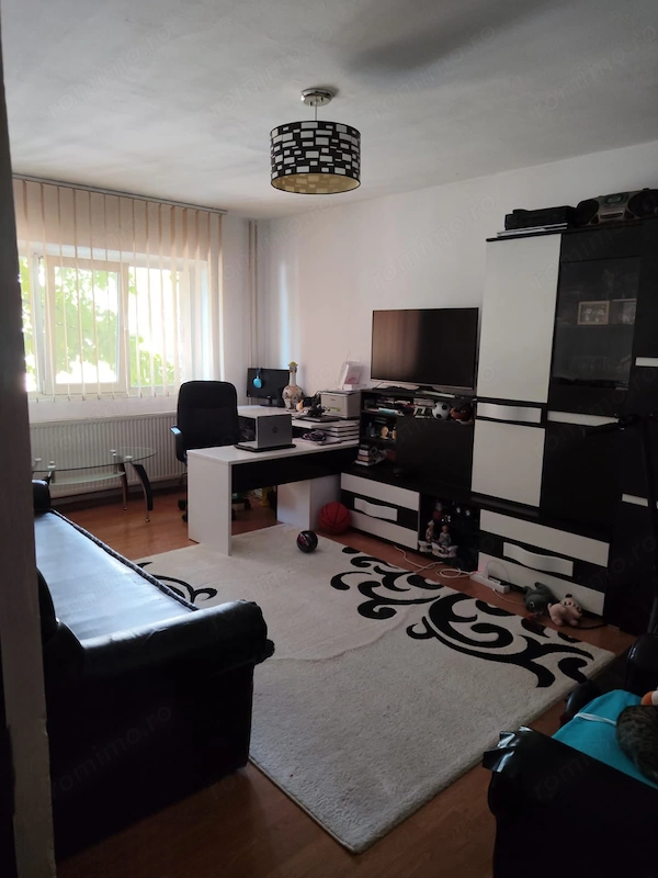 Apartament cu 3 camere, parter, zona Fabric — fotografia 1