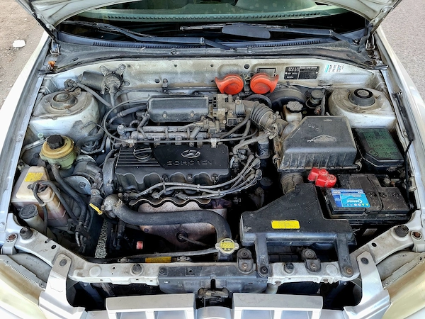 HYUNDAI Accent 2000 — imagine 8