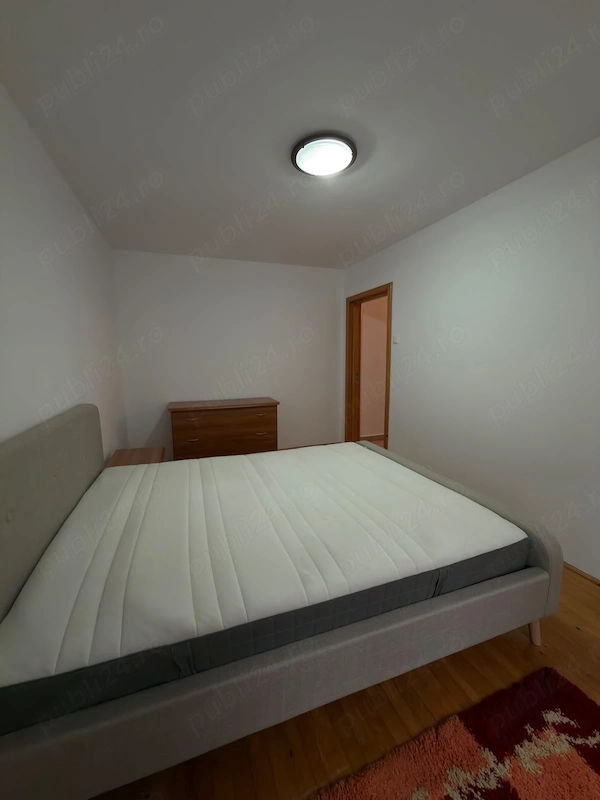 Inchiriez apartament 4 camere, Etaj 1 - Brasov, Centru Civic Zona CEC Bank — fotografia 3
