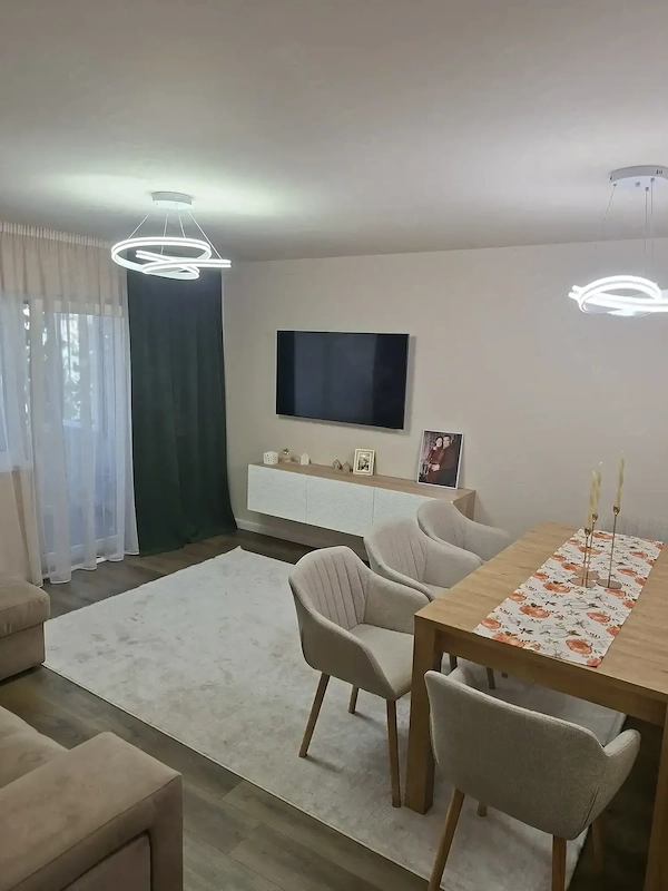 Vand apartament cu 4 camere — fotografia 3