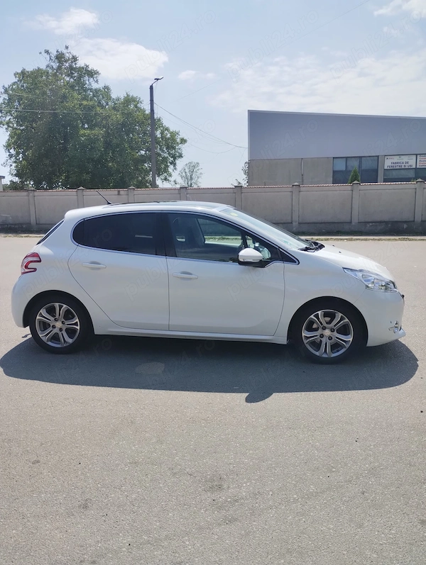 PEUGEOT 208 2013 — imagine 7