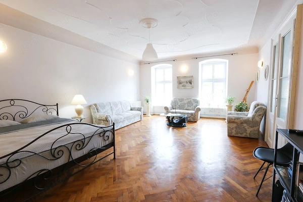 Apartament de inchiriat 3 camere in zona centrala — fotografia 3