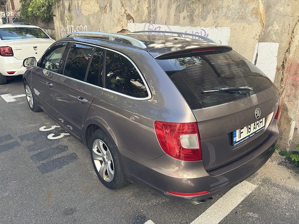 SKODA Superb 2011 — imagine 4