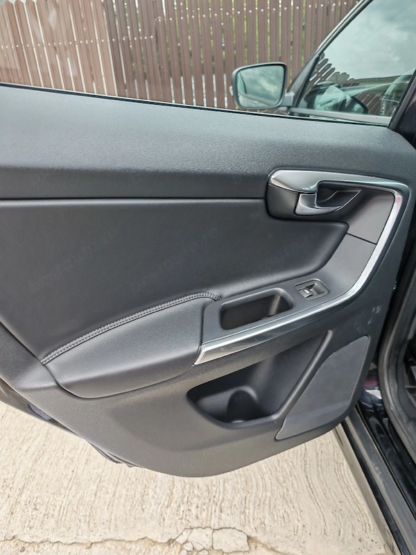 VOLVO XC60 2016 — imagine 3