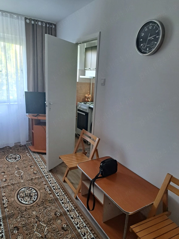 Garsoniera, bloc de apartamente, Podu Ros Bd. Primaverii — fotografia 3