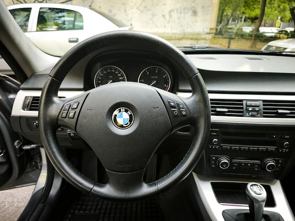 BMW 3 Series 2010 — imagine 7