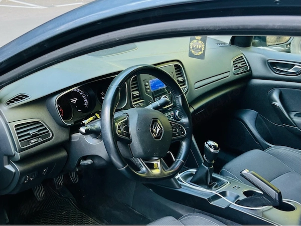 RENAULT Megane 2020 — imagine 2