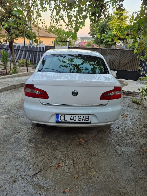 SKODA Superb 2011 — imagine 5