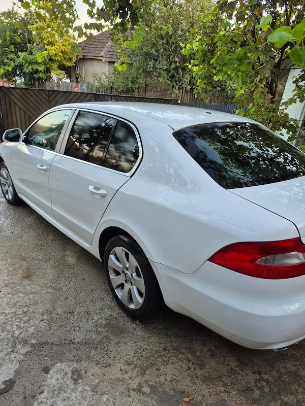 SKODA Superb 2011 — imagine 3