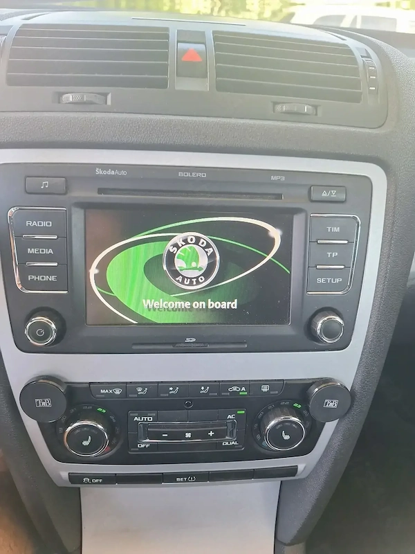 SKODA Octavia 2011 — imagine 4