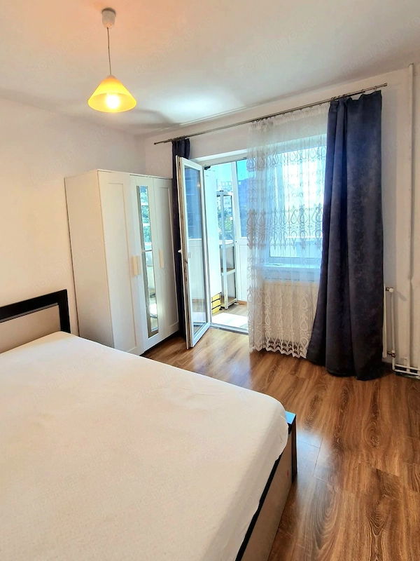 Apartament 3 camere, renovat, centrală proprie, etaj intermediar — fotografia 3