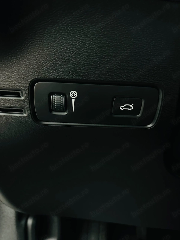 VOLVO XC40 2019 — imagine 11