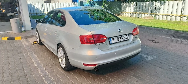 VOLKSWAGEN Jetta 2011 — imagine 2