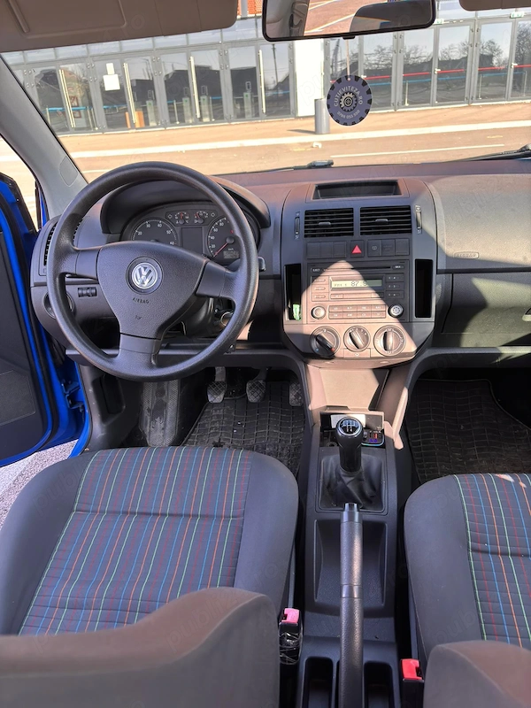 VOLKSWAGEN Polo 2010 — imagine 3