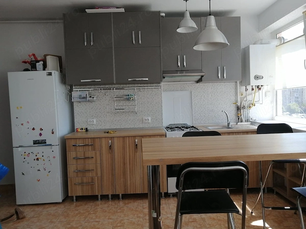 Inchiriez apartament 3 camere central Deva — fotografia 3