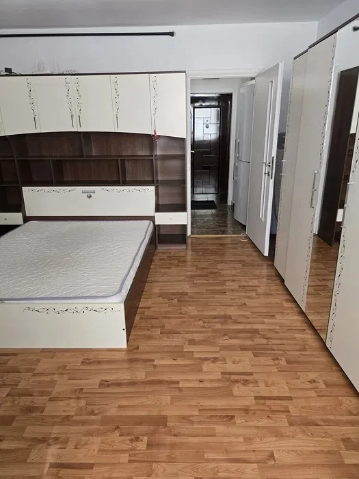 Garsoniera de vanzare, zona strazii Parang — fotografia 3