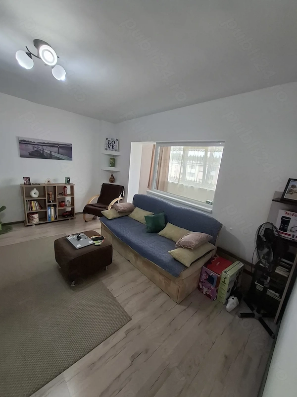 Vând apartament cu 3camere confort 1 semidecomandat bloc turn etaj intermediar — fotografia 1