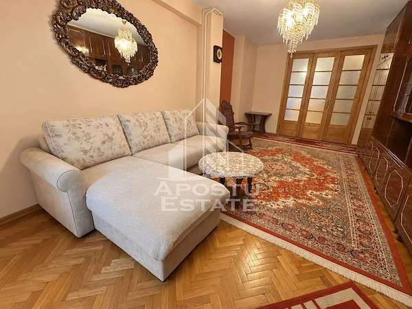 Apartament de vanzare cu 3 camere, 2 bai, 76mp, zona Spitalul Judetean — fotografia 1