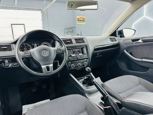 VOLKSWAGEN Jetta 2013 — imagine 19