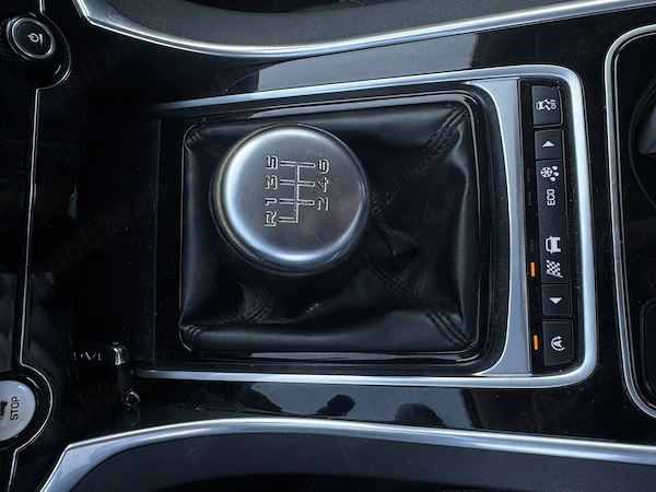 JAGUAR XE 2016 — imagine 4