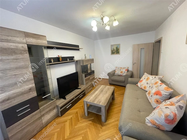 Apartament 3 camere decomandate si balcon in zona Vasile Aaron Sibiu — fotografia 1