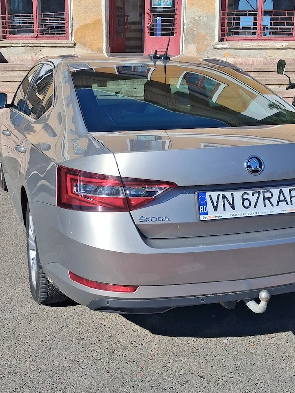 SKODA Superb 2019 — imagine 5