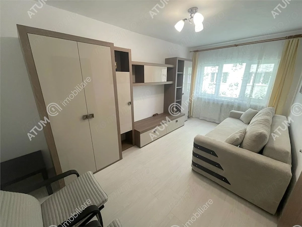 Apartament 3 camere decomandate balcon zona Vasile Aaron din Sibiu — fotografia 3